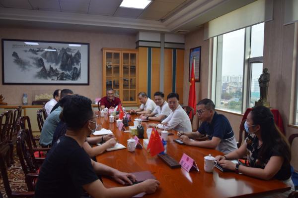 心系企业暖人心 企业感谢送锦旗1.jpg