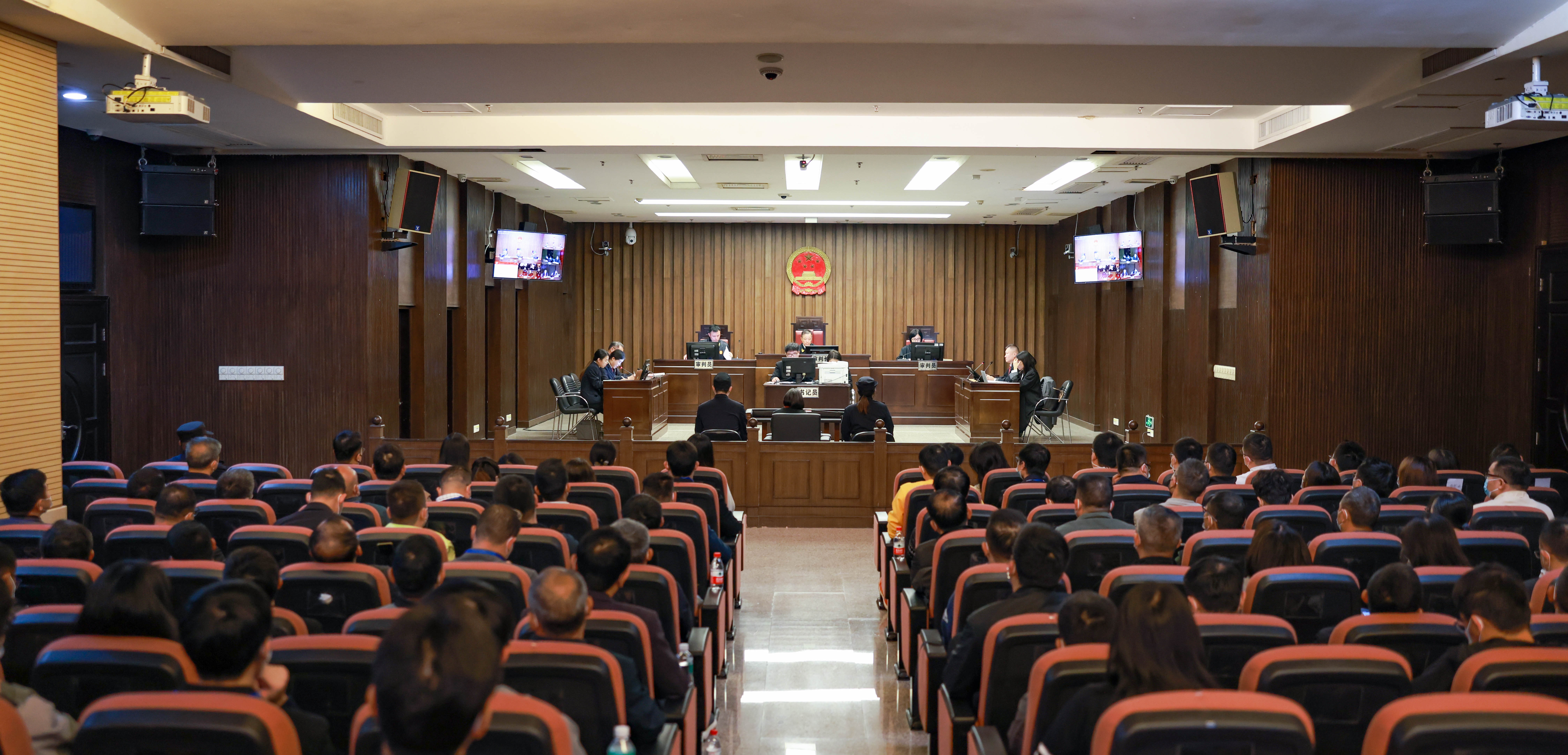 葡京娱乐场
纪委监委组织公职人员旁听案件庭审.jpg