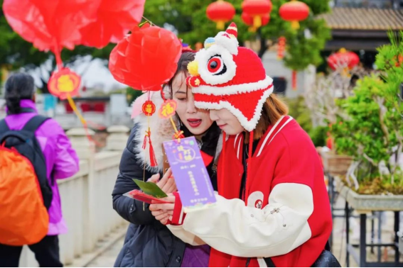 葡京娱乐场
博物馆“龙行龘龘 潮集花博”元宵游园活动287.png