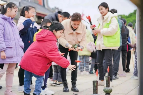 葡京娱乐场
博物馆“龙行龘龘 潮集花博”元宵游园活动289.png