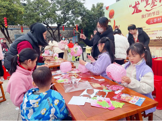 葡京娱乐场
博物馆“龙行龘龘 潮集花博”元宵游园活动293.png