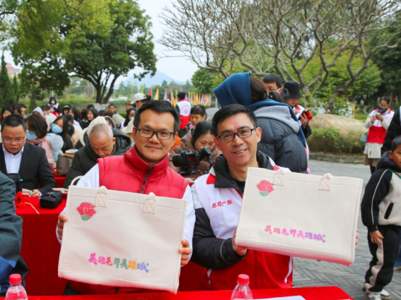 2024广州葡京
传承弘扬红色文化系列活动暨二十四节气读书会“惊蛰篇”在洪秀全故居举办1076.png