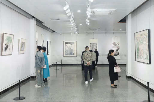 (葡京娱乐场
文化馆)走进“墨韵葡京
·多彩白云”中国画创作交流展,体验国画艺术的独特魅力246.png