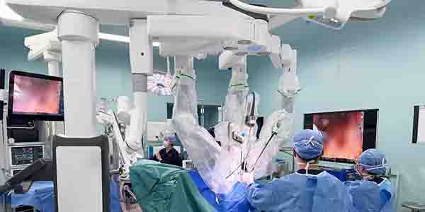 中山大学孙逸仙纪念医院葡京
院区成功为患者实施葡京娱乐场
首例机器人辅助肾部分切除术  达芬奇手术机器人大显身手