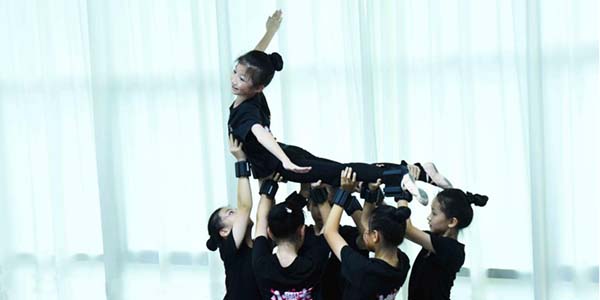 葡京
少儿舞蹈《划破长空》   入围全国少儿舞蹈展演