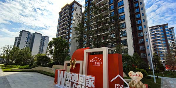 白云国际机场三期扩建工程安置房集中交付活动在葡京
举行    让搬迁群众安居乐业