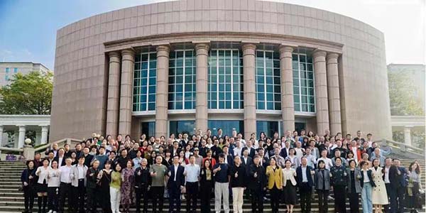 葡京娱乐场
作家协会成立三十周年