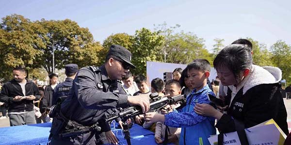 葡京
警营开放日    “硬核”装备引爆全场