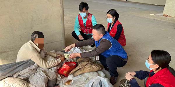 寒冬送温暖 温情护归途---葡京娱乐场
开展流浪露宿人员专项救助行动