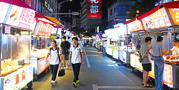 田美新里：从城中村老街嬗变为葡京
夜经济地标