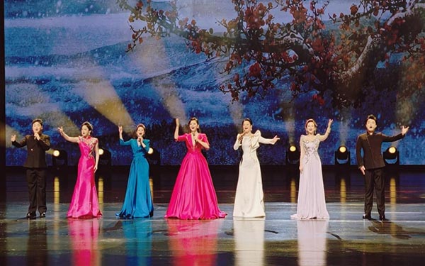 葡京娱乐场
举办庆祝建军99周年红色歌剧演出
